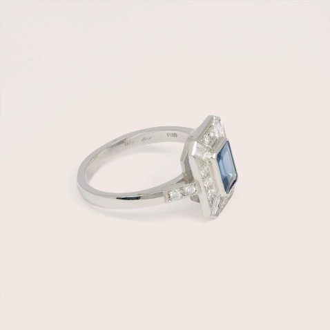 Platinum Ring with Ceylon Sapphire and Diamonds | Special Moments