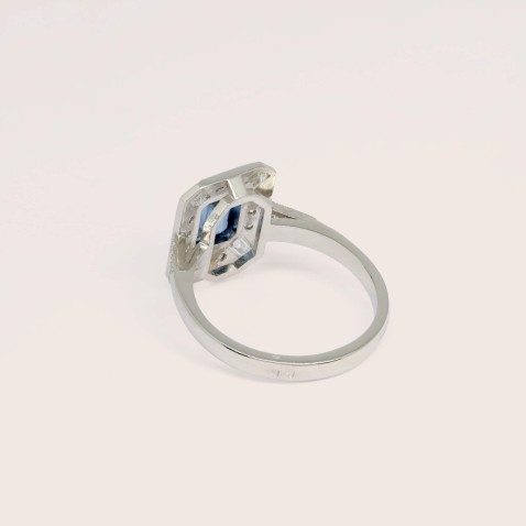 Platinum Ring with Ceylon Sapphire and Diamonds | Special Moments