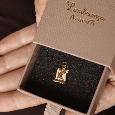 19.2K Gold Guardian Angel Pendant | Religiosas